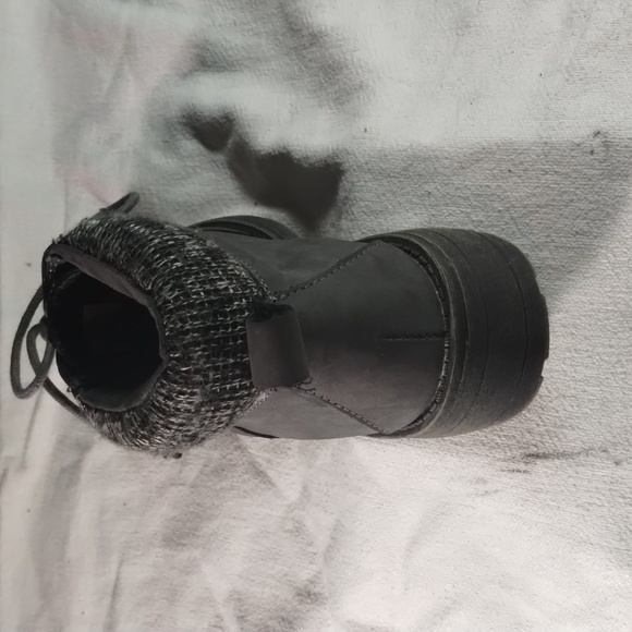 Woman's Boots Size: 7 Color: Black & Grey fabric Manufacturer: Rocket Dog - Picture 5 of 13